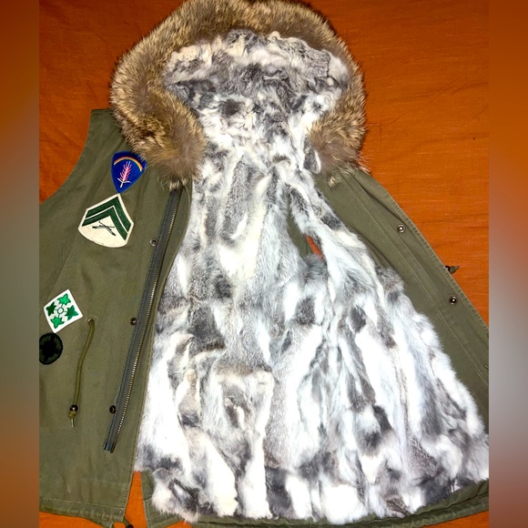 Bagatelle Green Parka Vest w/ Rabbit Fur lining and Coyote fur hood (Sz L) - Picture 3 of 5